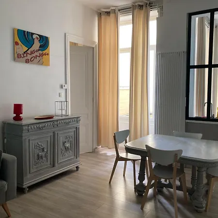 De Ville, T3, 2 Chambres, 2 Salles De Bain Appartement *